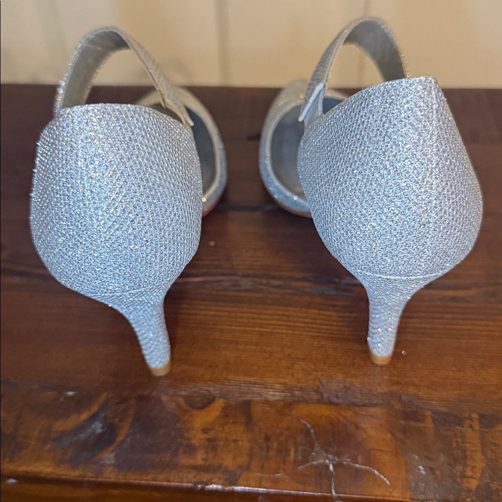 Shimmery Metallic Silver Women's 3' Heels Size 7 - Picture 5 of 6